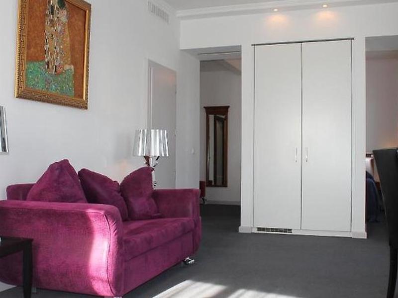 61D082F1F92E7A2B5188E642EAEC27D2