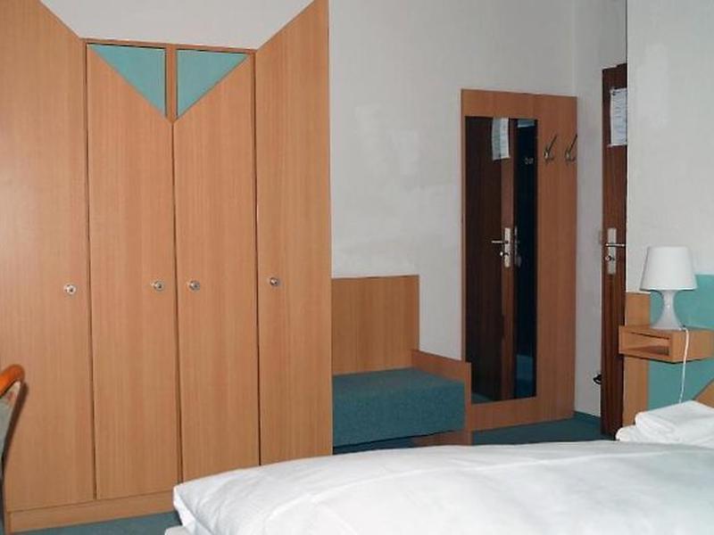 D8B7B15C3A4B8B013F79EBAD704AF2AD