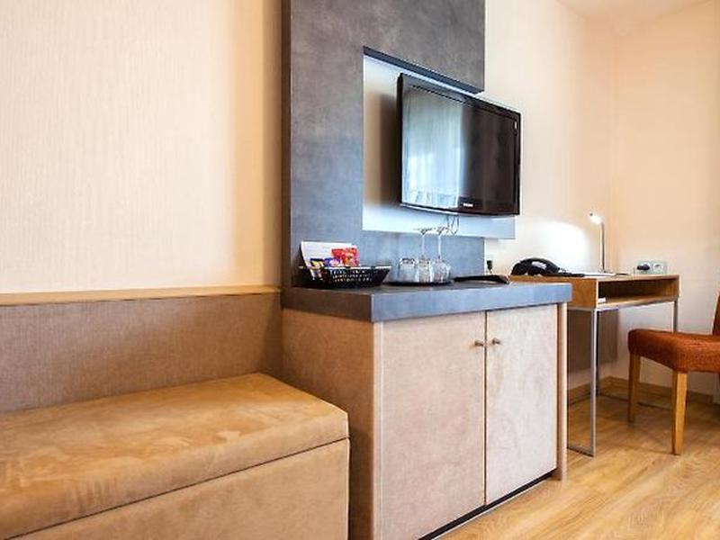 34AACD8754529EB7C3A12BDF25FE0448