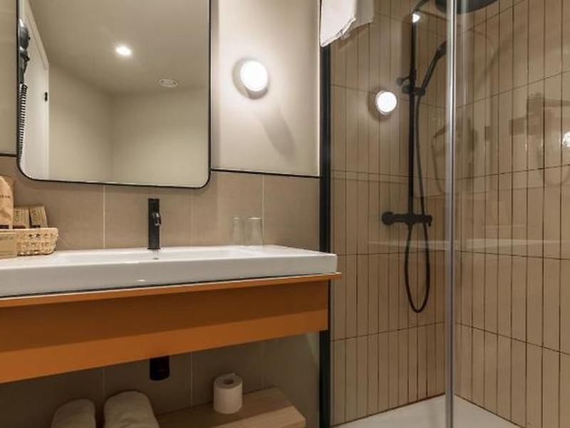 BA4F828D32544F2E7D52F26CF00DDFDE