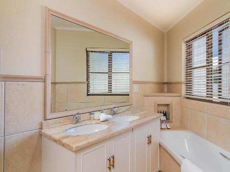 FDEE1FB2EFB8F6A7E35F9118AB2FE073