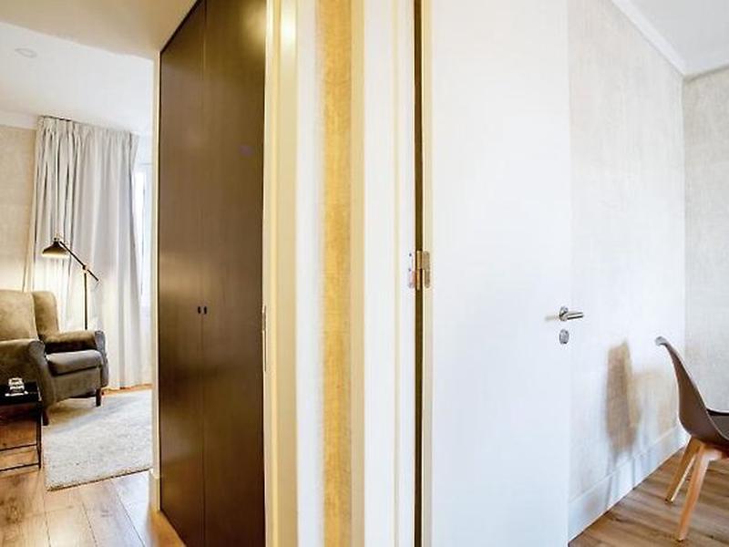 989B7C87F8E4F41E83D551FEBF363E54