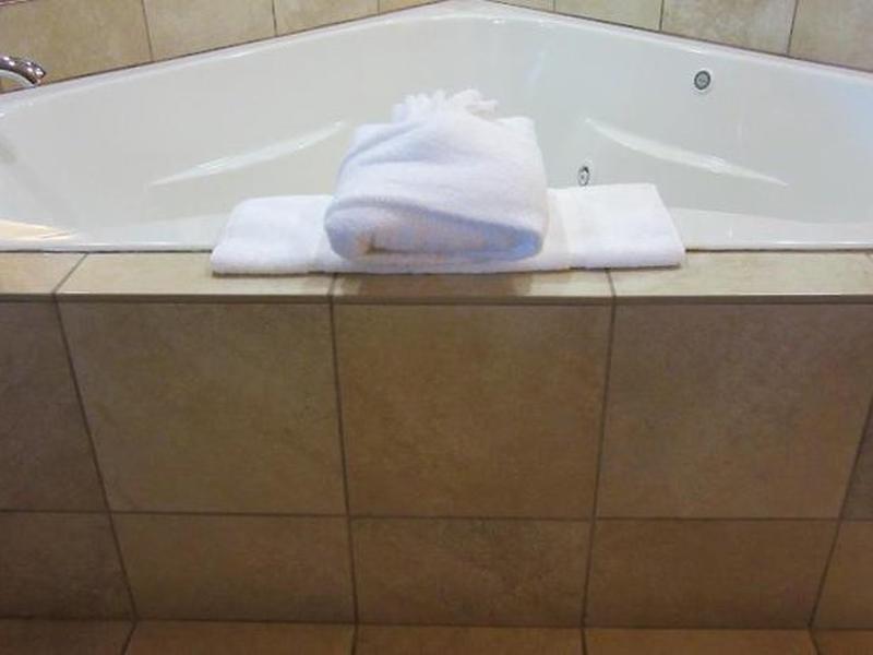 8B5600CCAF4117A3835889F0BC82E39C