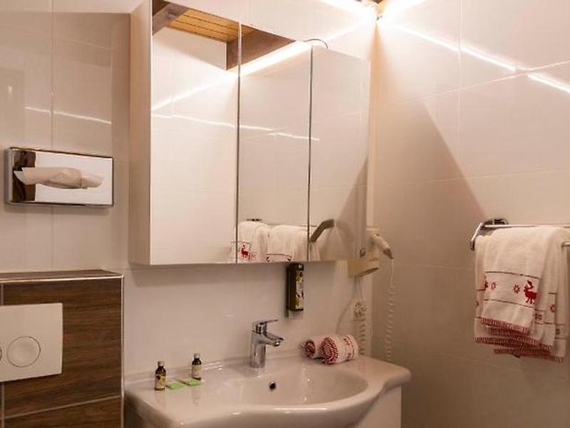 D38A9FC665A16792CAA02D3615EC2213