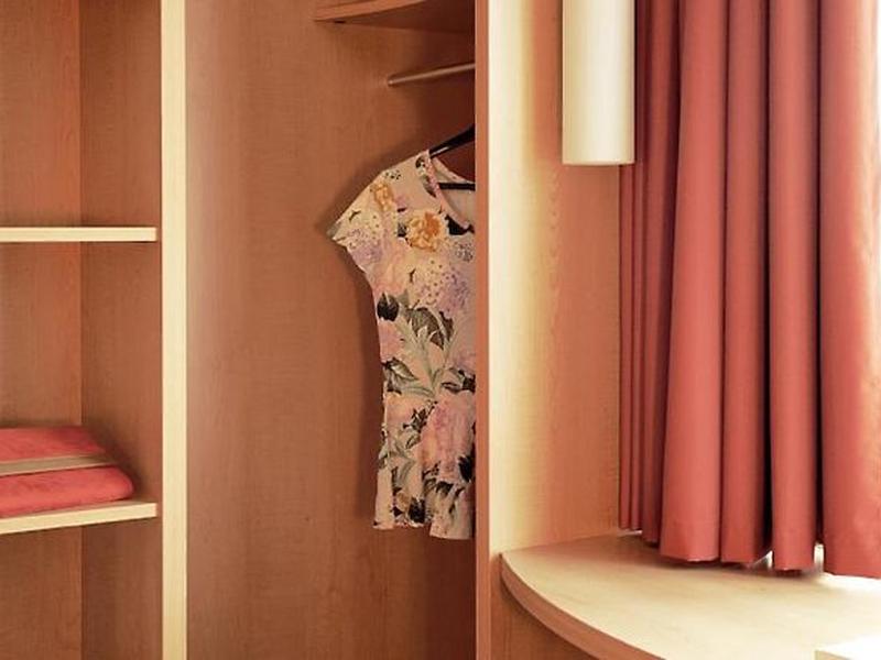 F9DECFFAD7BB8518E5939A6EF4D584DA