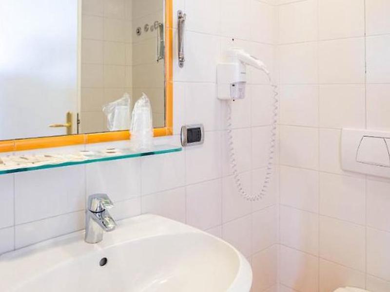 914D9B92455B4F5FAFA0DE42278E61B9