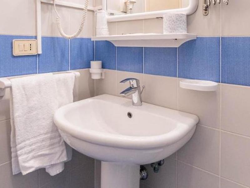 4EB3D5BCD7E03C7323E9C78D5B6C1E61