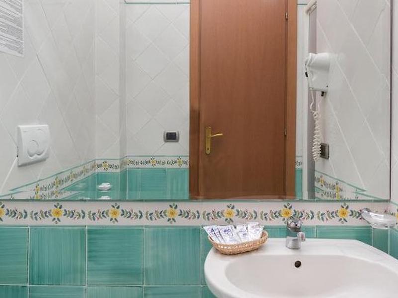 3FB0BDC122B5E994E8CBFDFF55A54C28