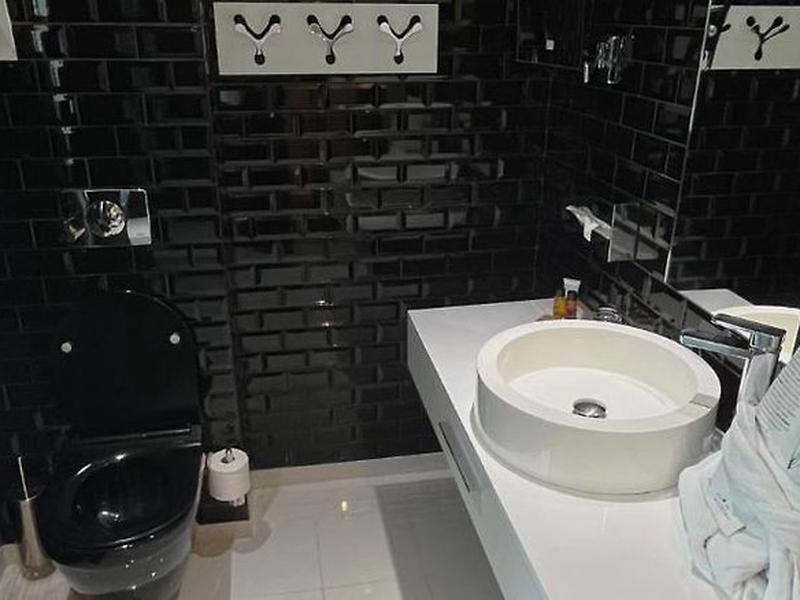 26EF05FC2448216975964BEDB681C7DD