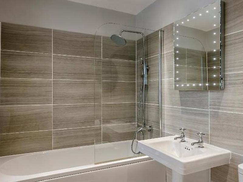 EAAEE03B013AE27380EC7402DF51C389