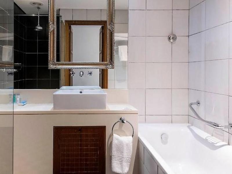 081B02E83F377F20BFF6DE18FBFCF944