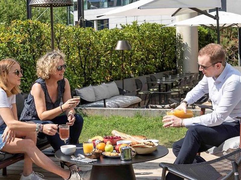 8EEF9C842A9A7DEC0D6C6B003FF6B809