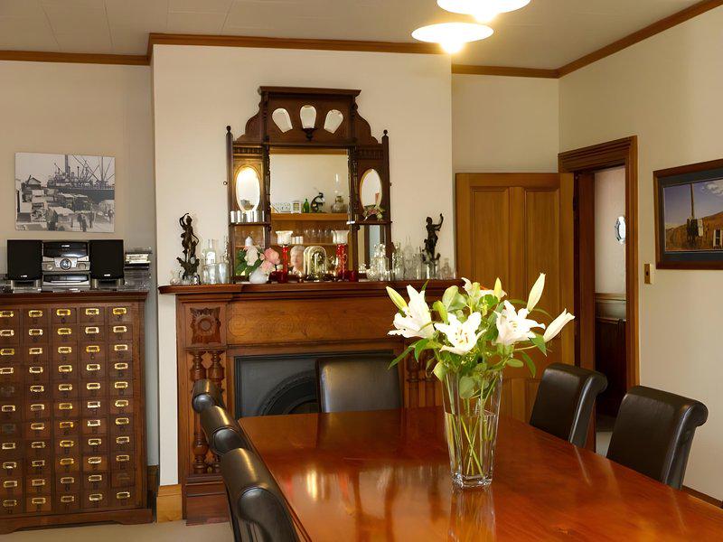 56CEC92589F8E4A75A39C77A9A78C284