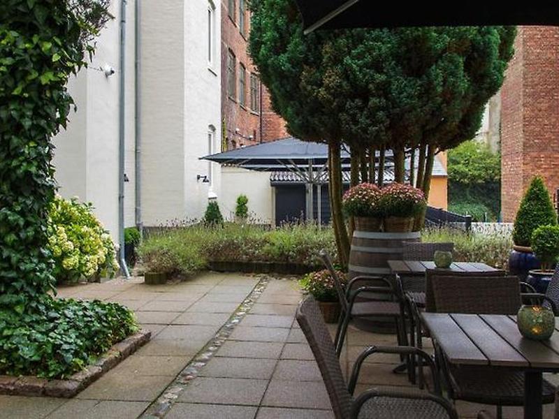 8B6B138E192C40FC3910C19398284121