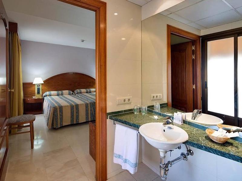 AEF07DA5E9B2C0C812AD07E0865B8198