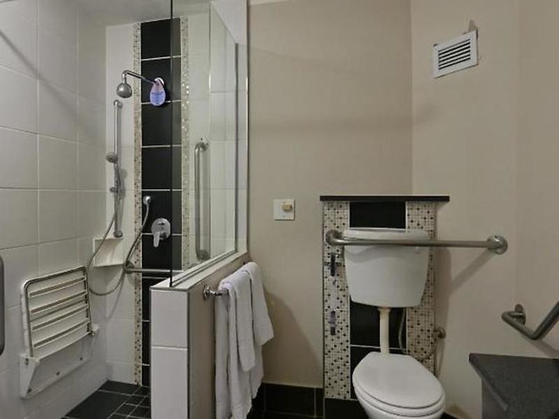 B4604AD647E8EE208D61F8D2828990F4