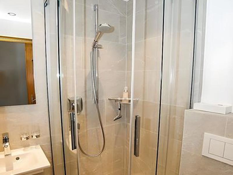 AA5682386E99B40C7BBE6DDC12C016A2