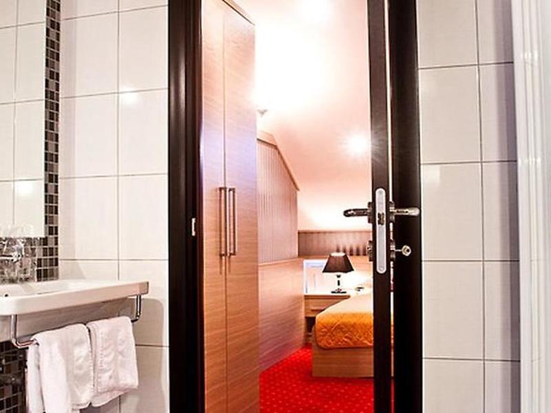 7FB9A530FC33BCEA5F970ED90D4B4C57