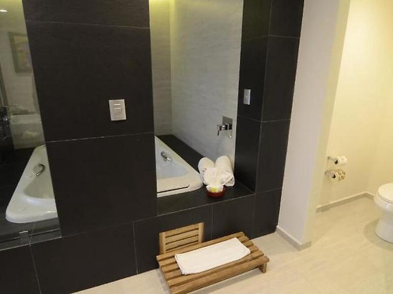 2B0B8AF0B7FA2ED549AD8E845DD920B9