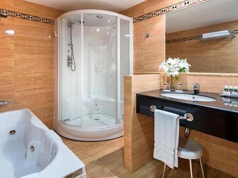 3B8480ECF964F26534EA0A1D2B07060C