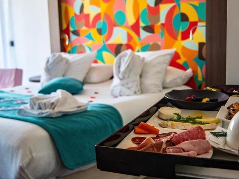 3C05CFE215D1C5BA21B01BA3DFF78869