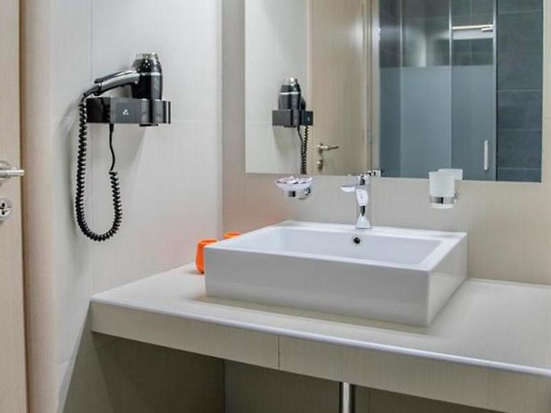 37EEF6892177E702CD35C80C2F18E820