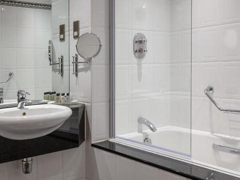 EAAD5516F42420A2E51689BE9794EA7E