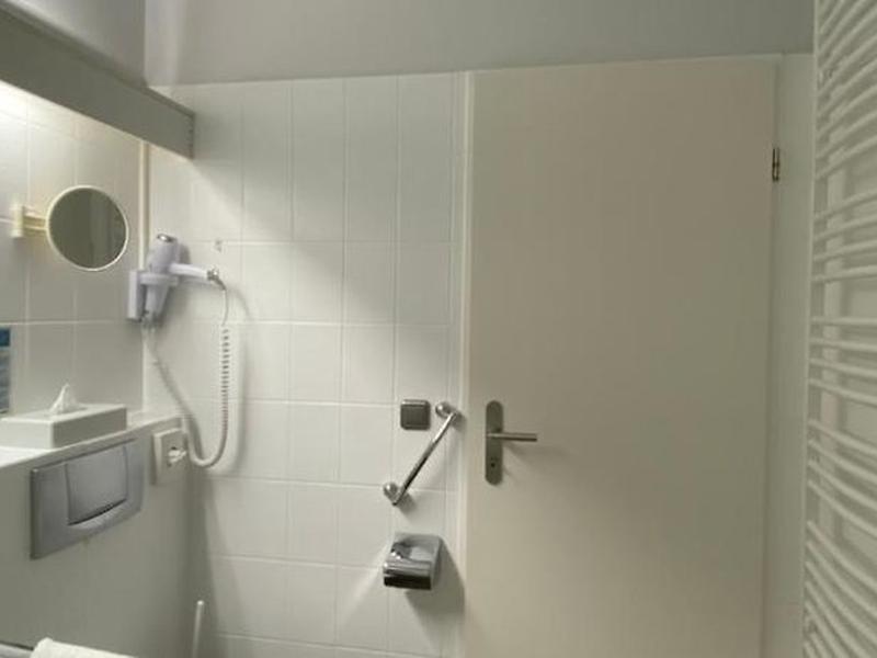 670121BFF6AD054F2A5F956F335B64BC