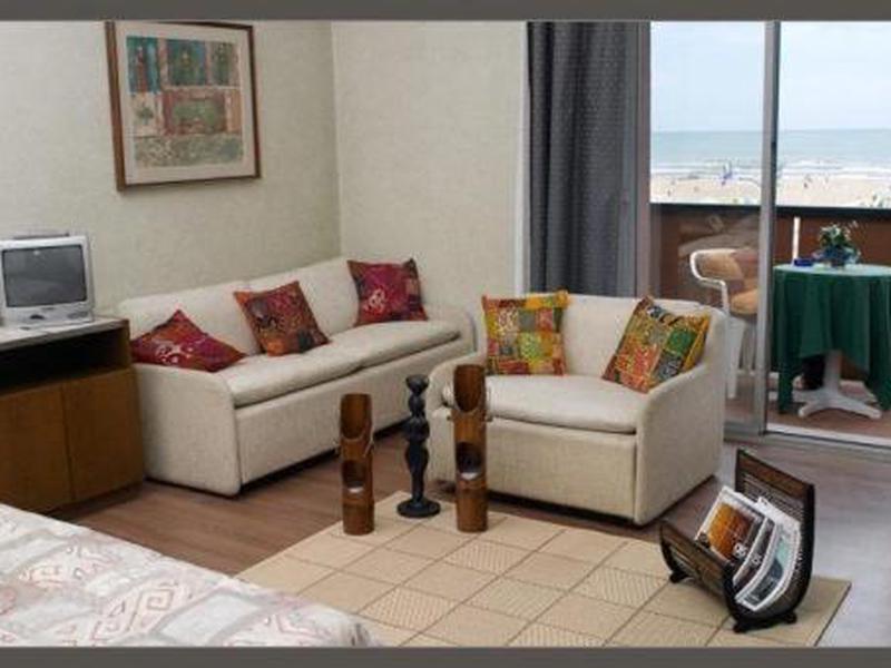 E1B4B9E1A500B3E6B7B3057E54E4C6D8