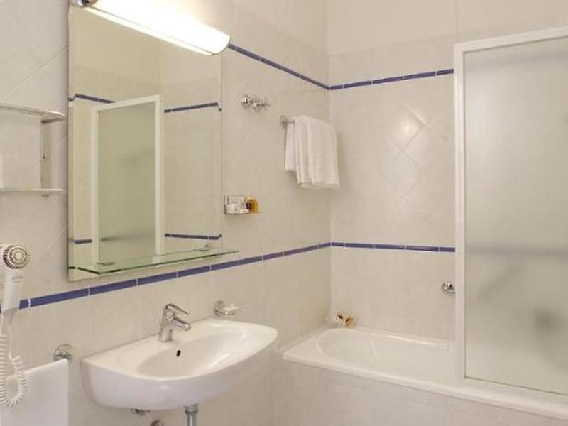 9DD09512E9D3F843B77D878B6D0D5C11