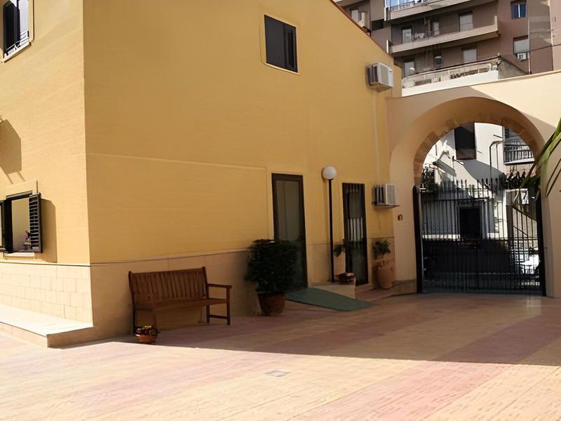 ECDB2F178369C7082E18F94A2C565CB6