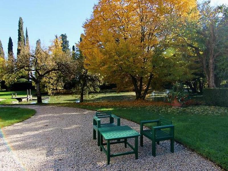 DE1B7E848122D089BDE519BA6AEE8078