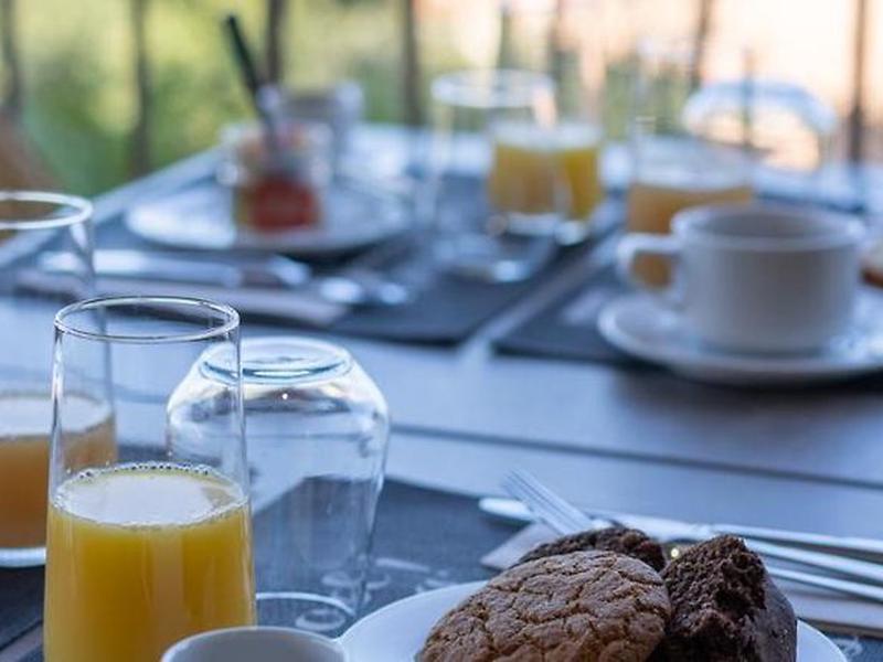 163DBA855EE67A3E8643C43D1E27A422