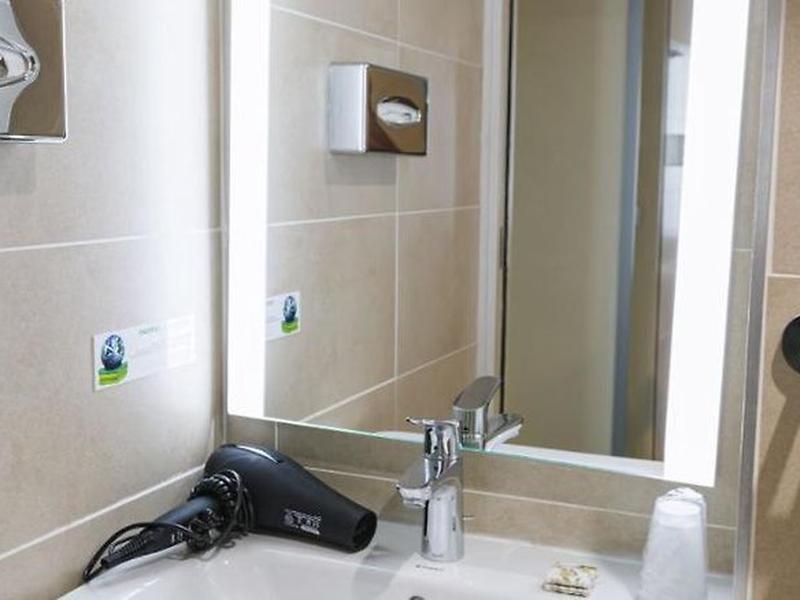 30C4D06E32D37A128B3D525C57C7219F