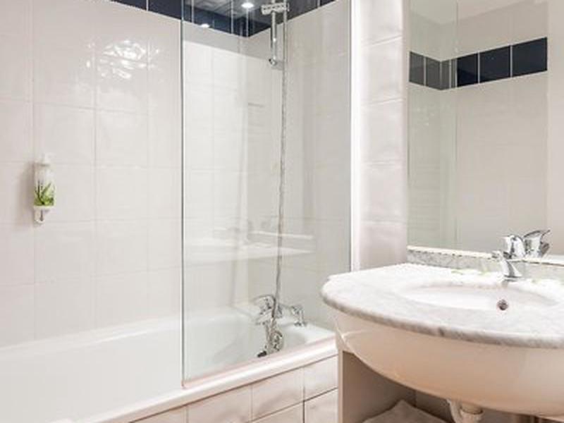 DF486F32E091535CBD5A7DBC5BB7CFAB