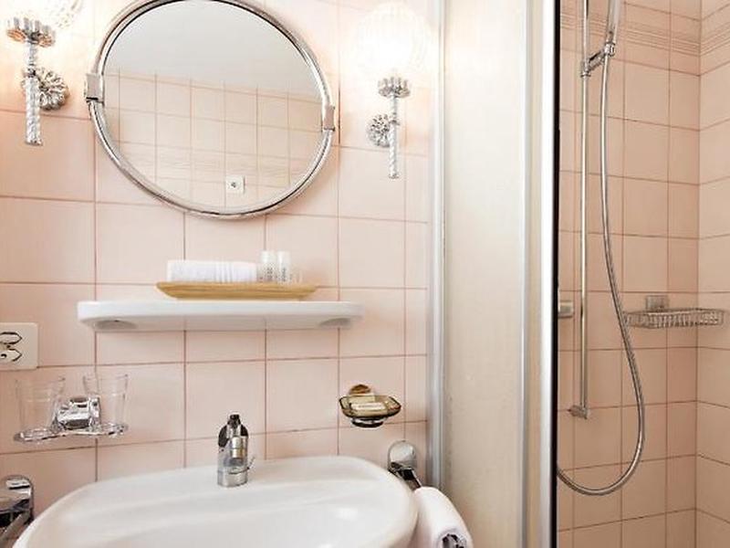 F433BE69B2E5C41E9E0ED9DE8151A195