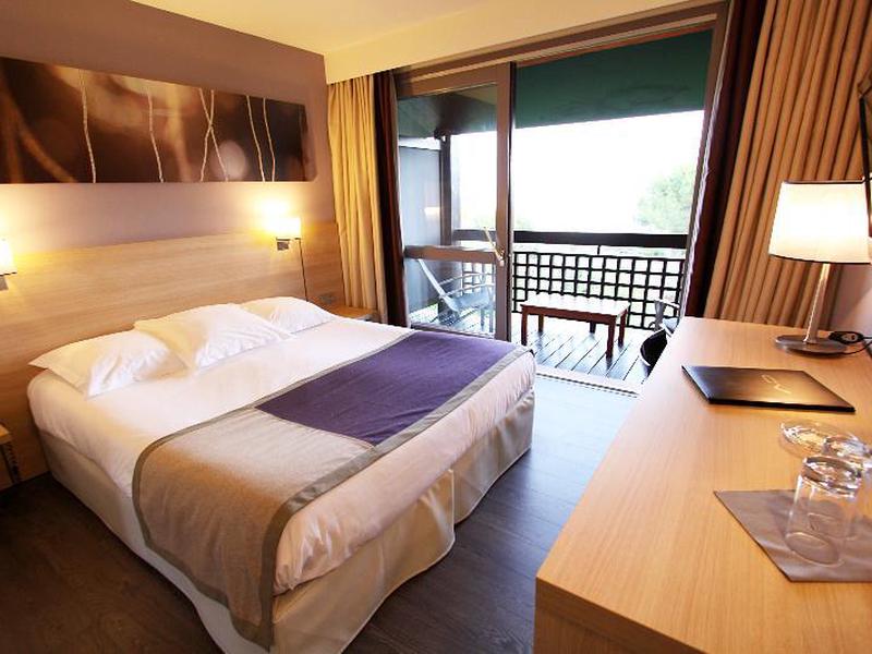 25098E7E75052BA54ABBEBEB49D0D238