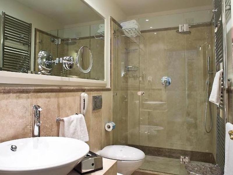 707C255DC645C20CF4710F2947A35AA2