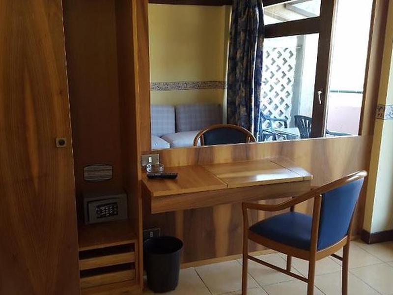 33BDD941110C952D8E17A2781384C70E