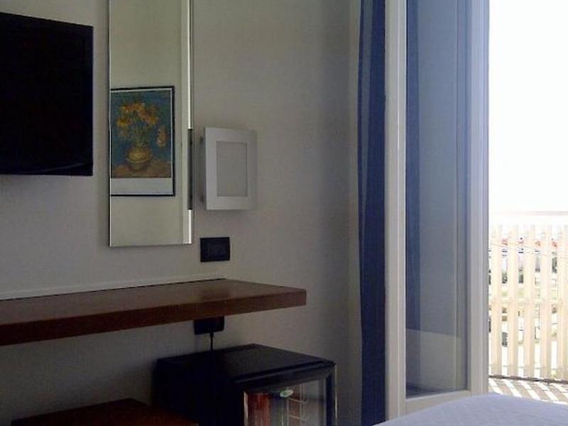 AD5C5D230B5F416A79B0FF65D5B8A48B