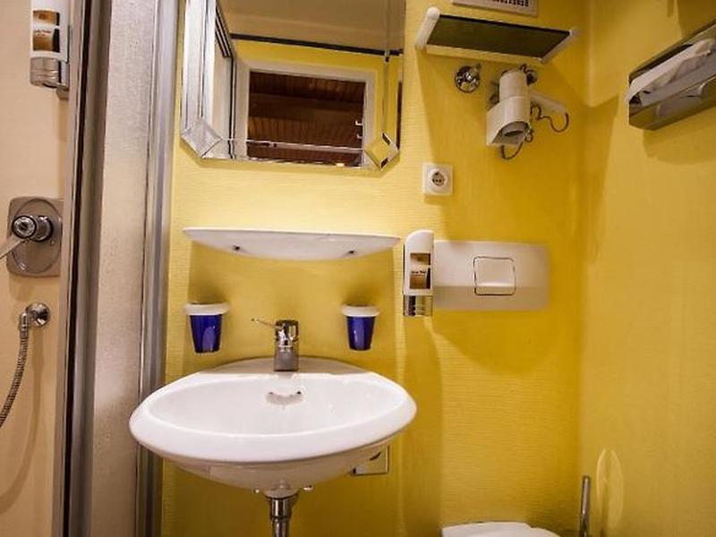 2E10F0D64F5B0997C777CE477374E4AB