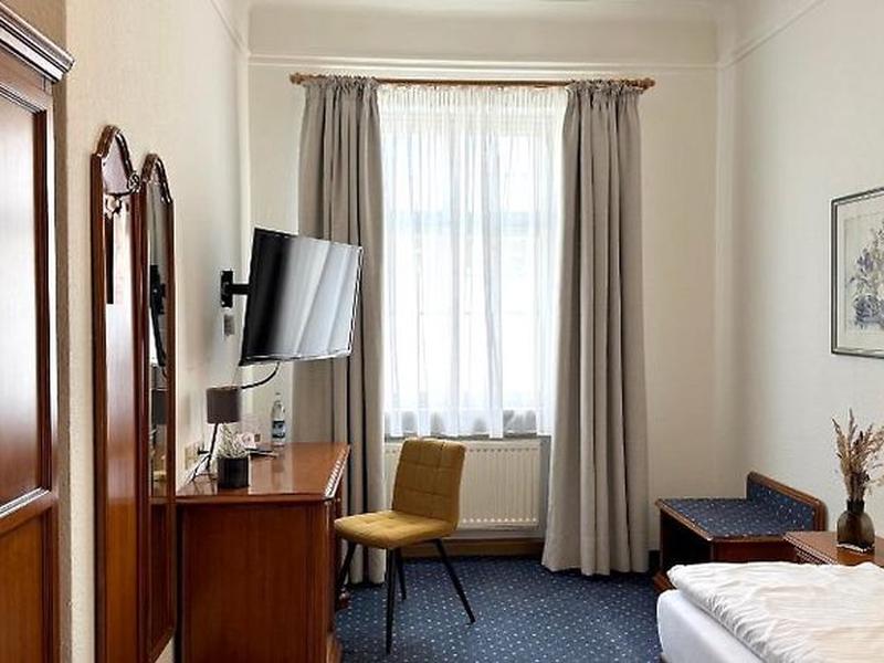 4A0C281E03F8E66E1A0A86E25B18F09F