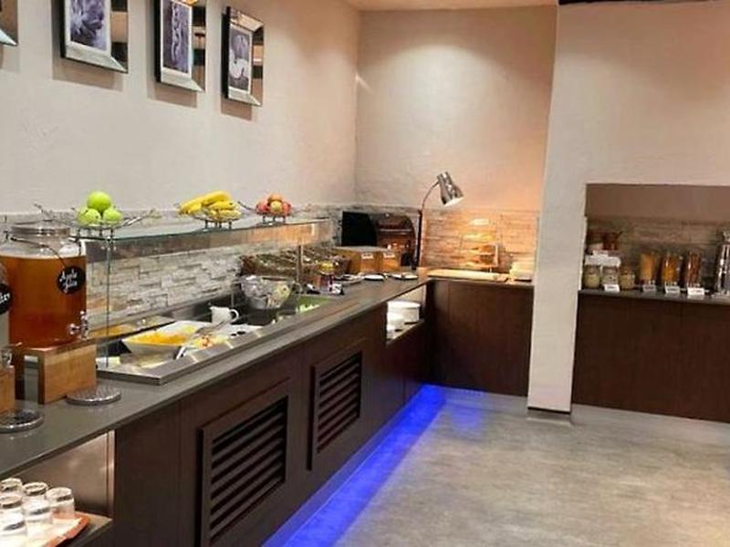 9468075A5CDE251A3FA17B45F00DC800