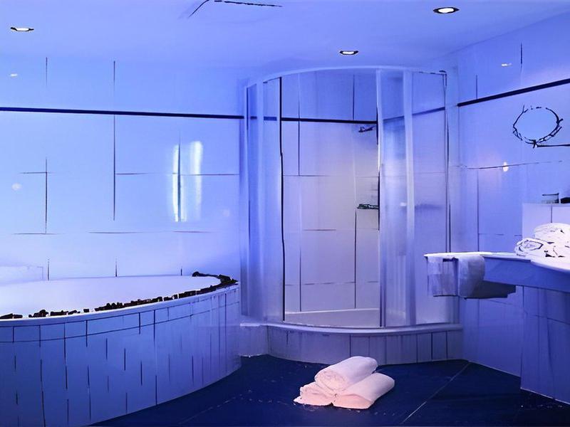 5F7CDC4E01BBBE1A44C6D53649180775