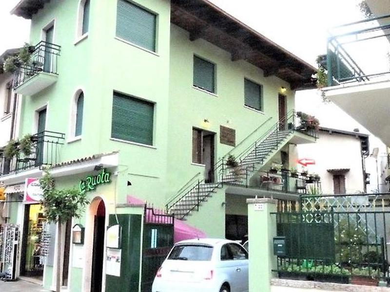 B3D19EAFF184383B54ED6E9F2F968E71