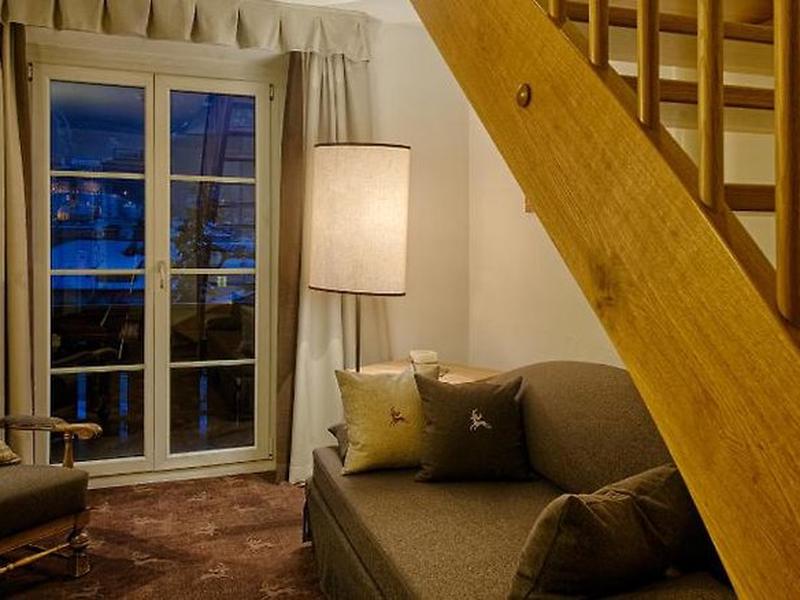 DC209349D718F7F649DD0D2F981A87B8