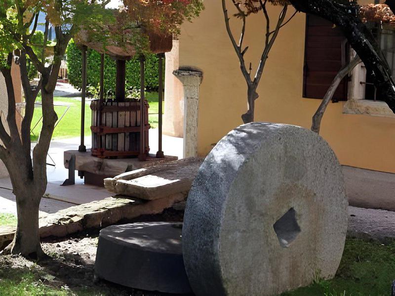 C84EC0904F8F930010EF8F94613F4839