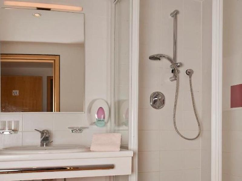 ACFB36A9DBFE40A5B3A2C26600F393D7