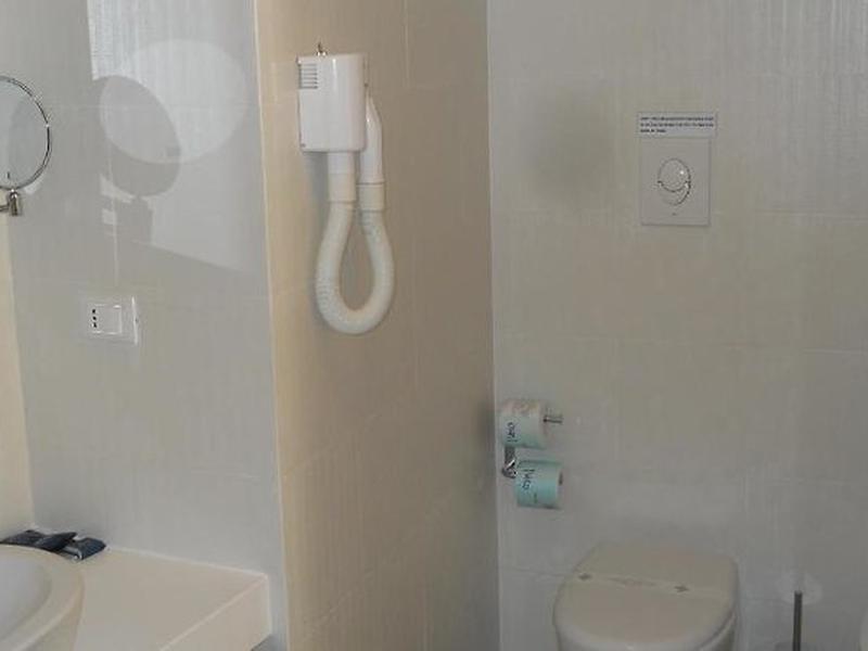 3071FC8E5A46A901D1B2D8422BAA005E