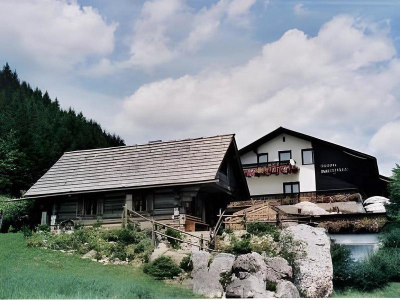 1D8185D942F725E733AFB3AB04B3EE1C